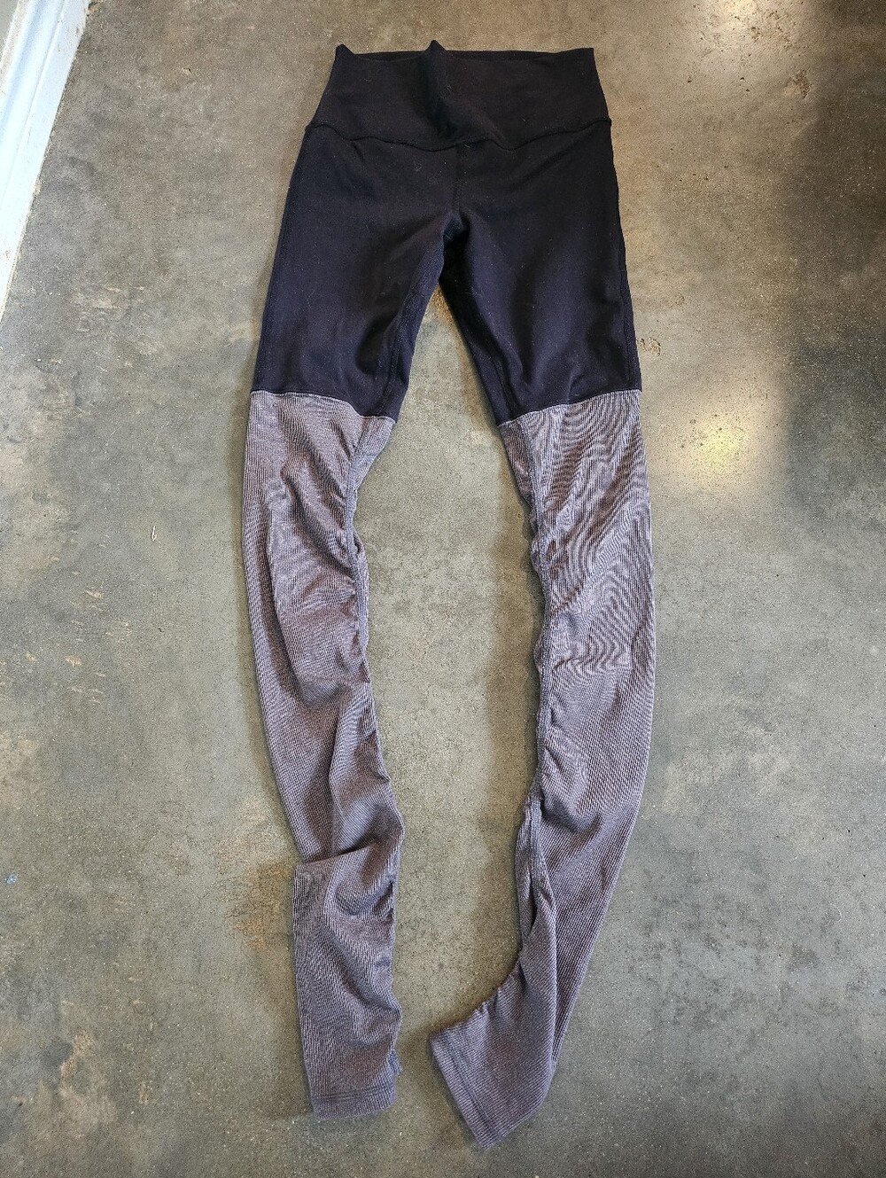 ALO  Women's Yoga Goddess Ribbed BRONZE Black High Waisted Leggings Size XS